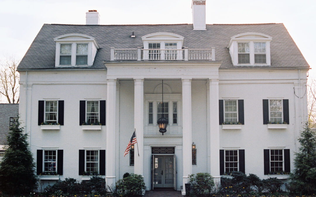 Building with Colonial Revival Charm